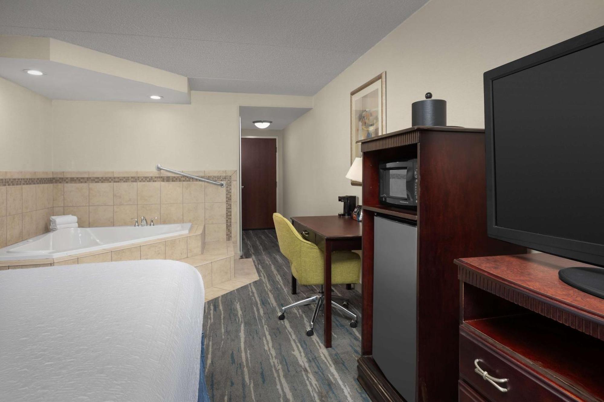 Hampton Syracuse Clay Hotel