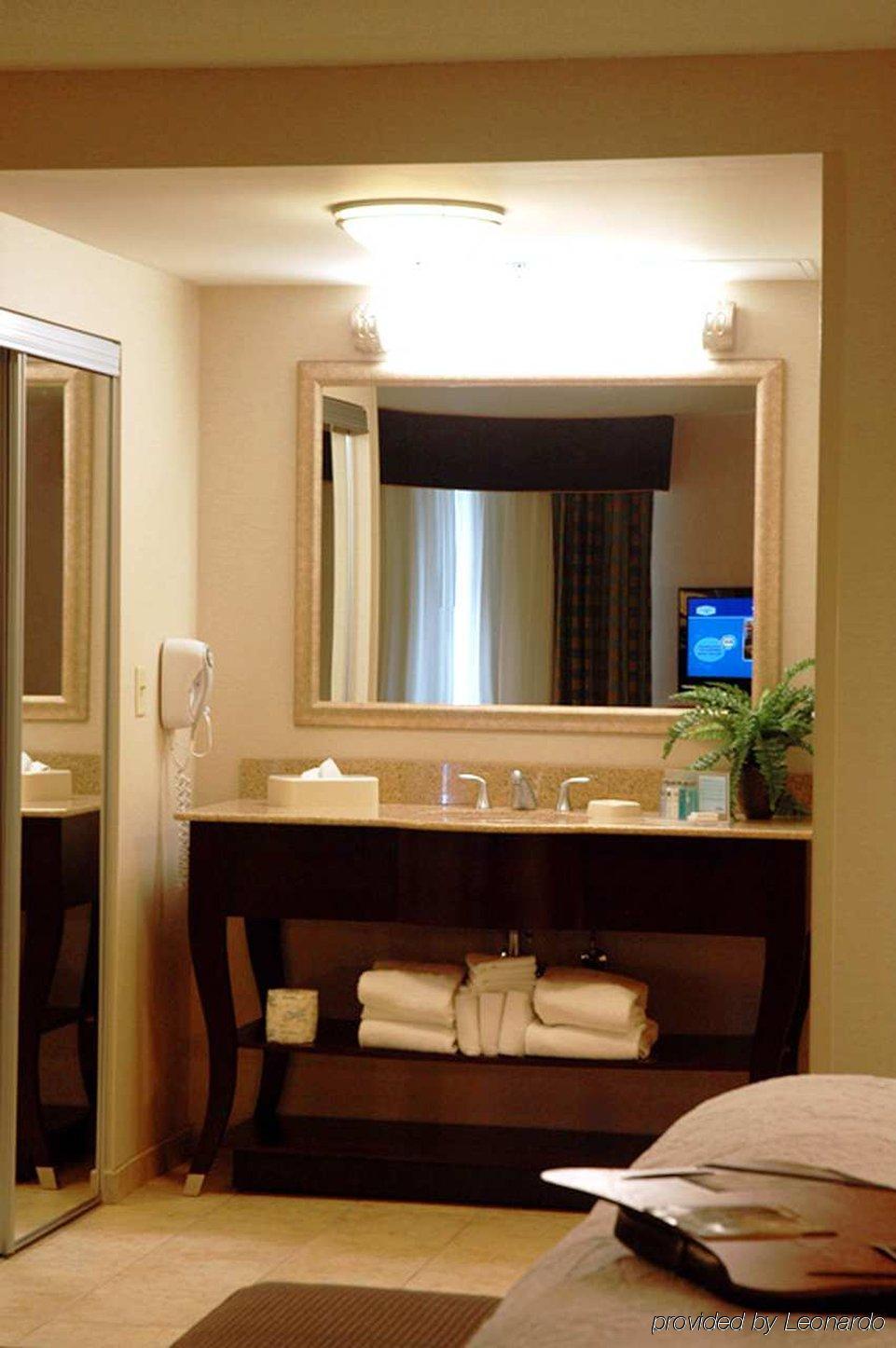 Hampton Syracuse Clay 3* Liverpool