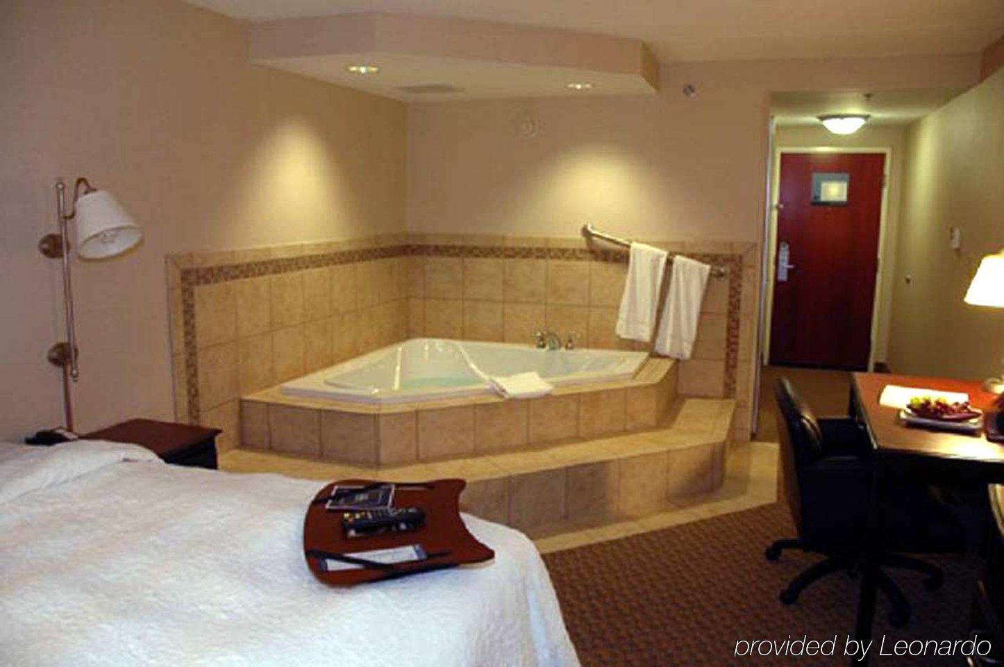 Hampton Syracuse Clay Hotel 3*