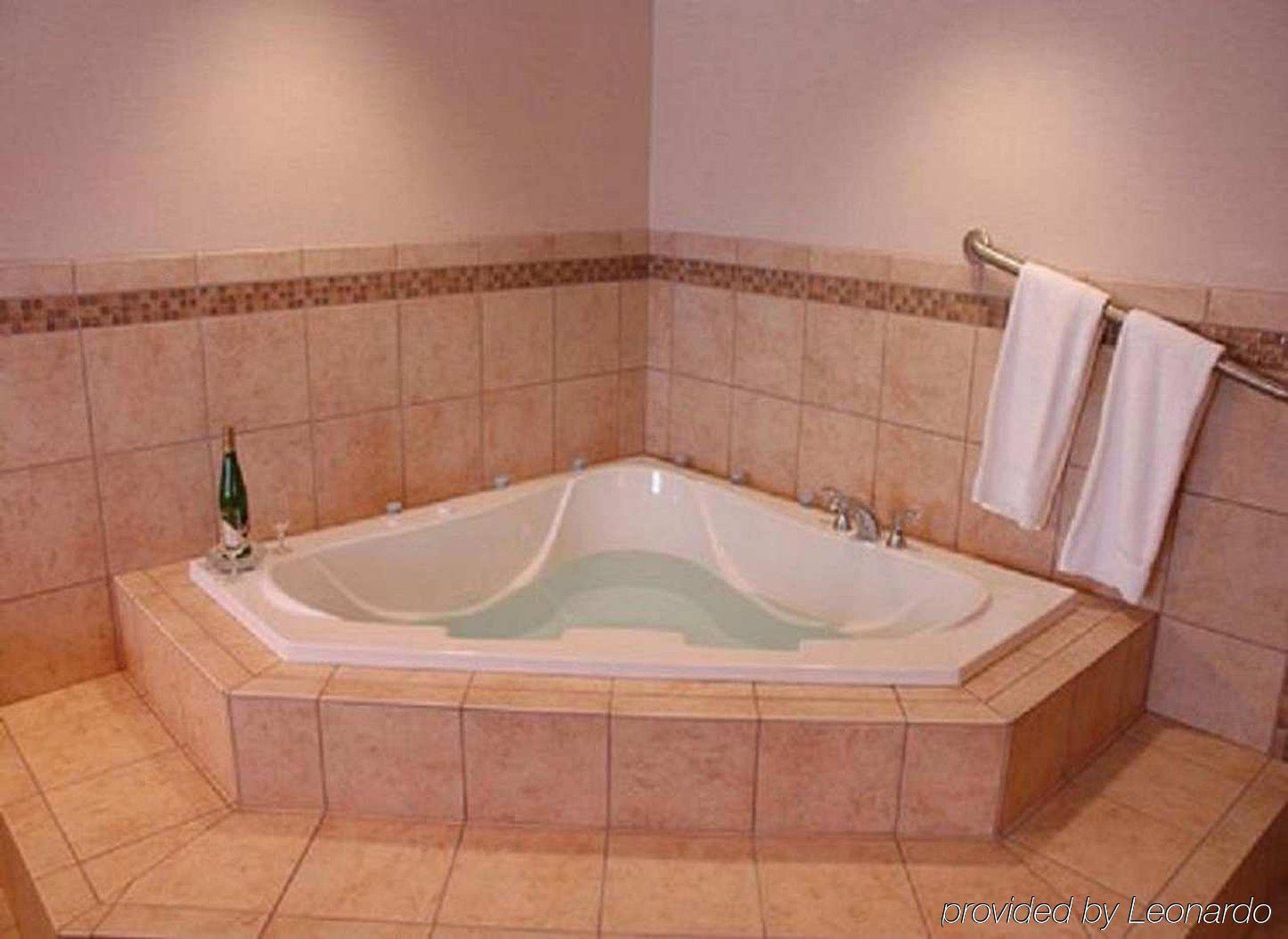 Hampton Syracuse Clay Hotel